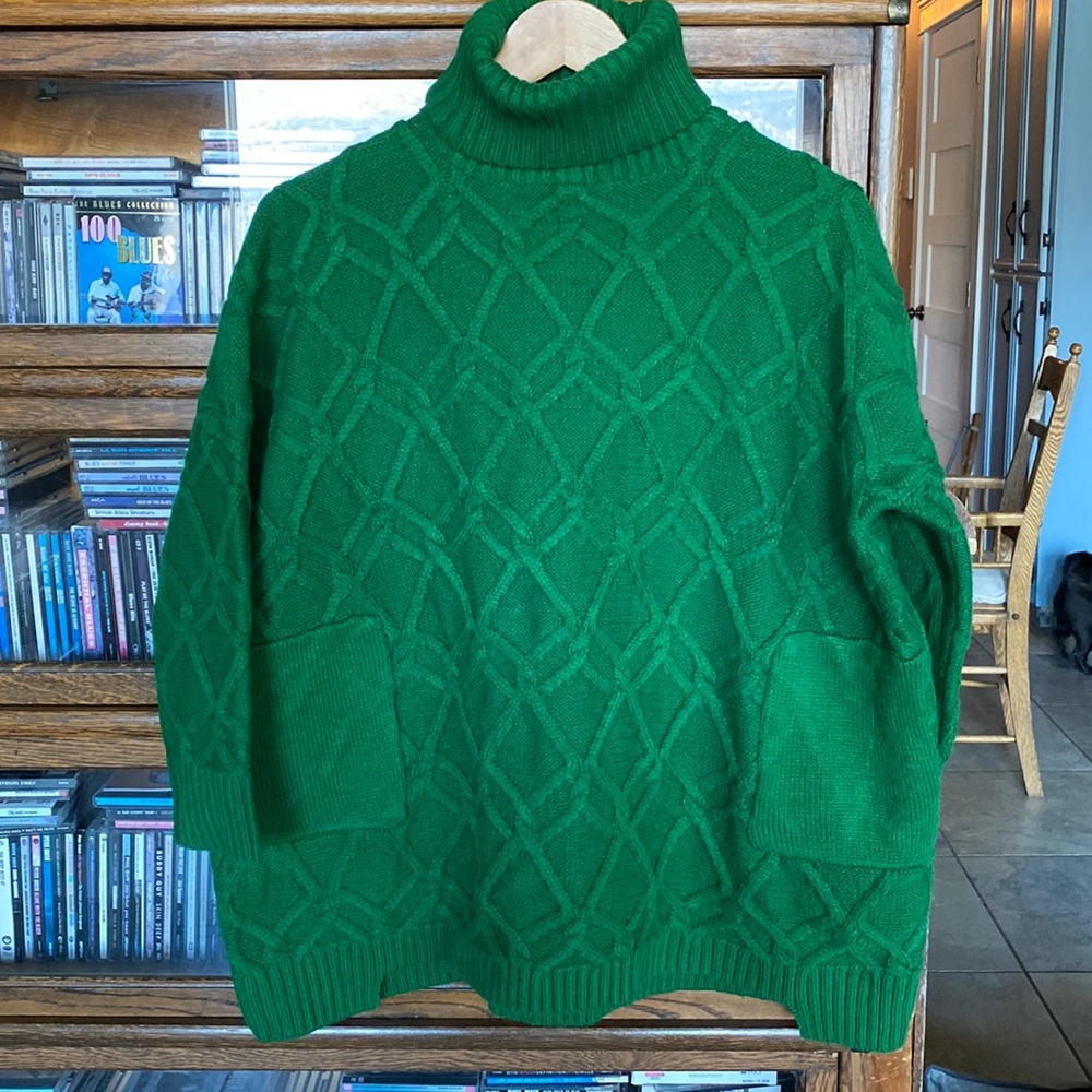 “T5.Vacuum” Kelly Green Cowl Neck Boxy Chunky Sweater Size Medium